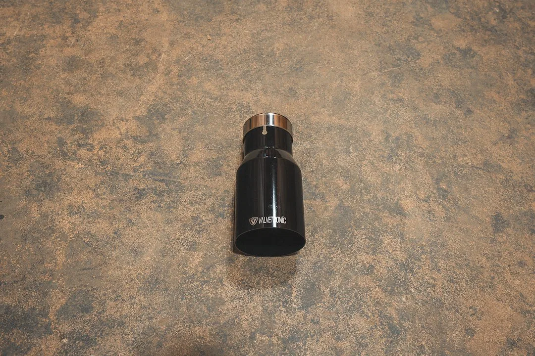 VTD.TIP.SW.25.35.BLK – VALVETRONIC Exhaust Tail Pipe Tip, 2-1/2 Inch Inlet Diameter 3-1/2 Inch Outlet Diameter T304 S...